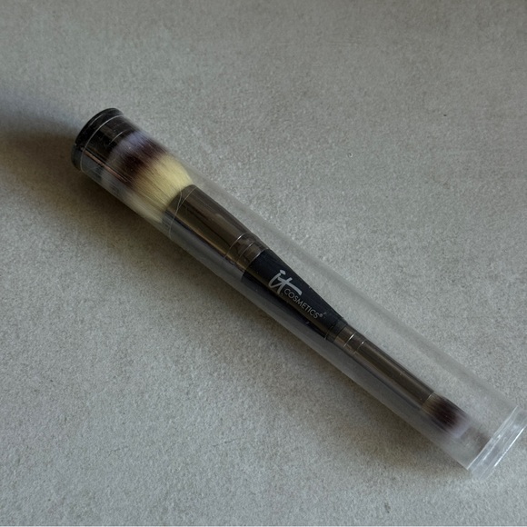 it cosmetics Other - IT Cosmetics Heavenly Luxe Complexion Perfection #7 Dual End Brush